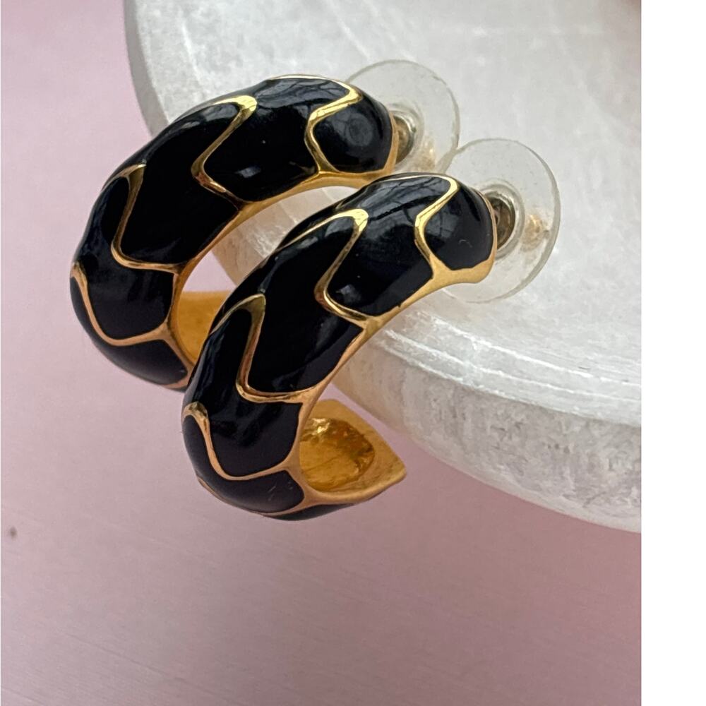Enamel Vintage Hoop Back Black Gold Pierced Earrings - Picture 6 of 8